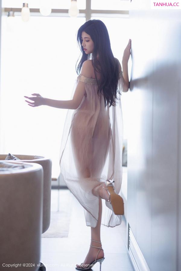   [XiuRen]高清写真图 2024.11.11 No.9426 初梦瑶 美腿性感第34张图片
